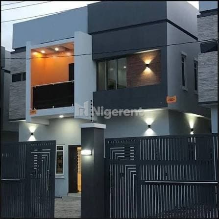 Modern 2-Bedroom Luxury Apartment with Pool