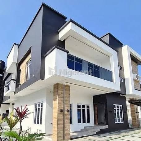 Modern 2-Bedroom Luxury Apartment